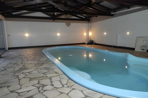 Casa ampla com piscina térmica